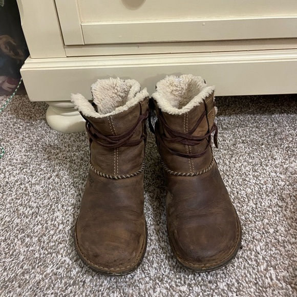 UGG Cove Bootie Size 7 - Picture 5 of 6